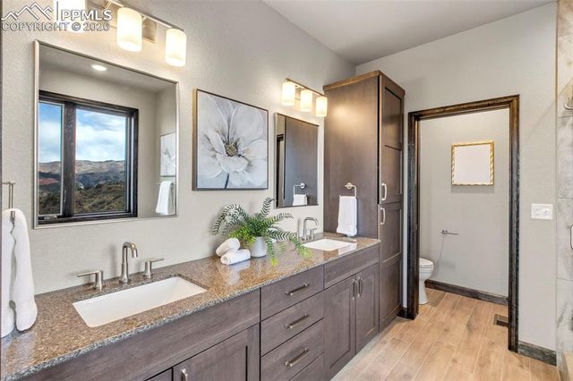 1060 Neon Moon View, Manitou Springs, CO 80829