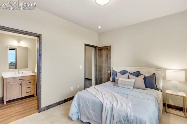 1060 Neon Moon View, Manitou Springs, CO 80829