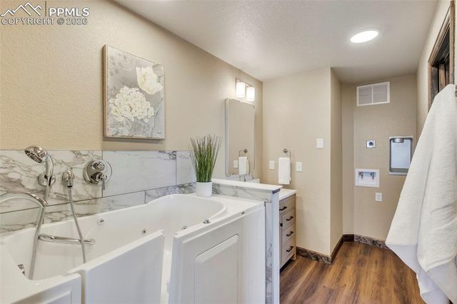 1060 Neon Moon View, Manitou Springs, CO 80829