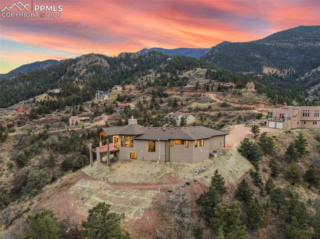 1060 Neon Moon View, Manitou Springs, CO 80829