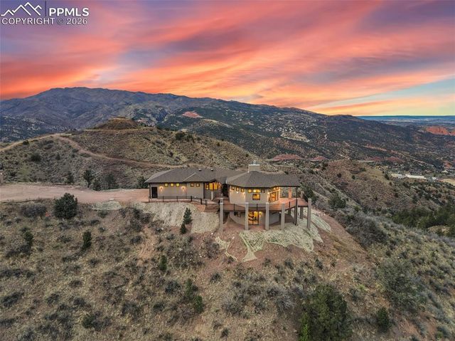 1060 Neon Moon View, Manitou Springs, CO 80829