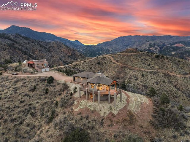 1060 Neon Moon View, Manitou Springs, CO 80829