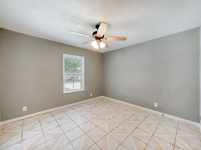 812 W 11th Avenue, Corsicana, TX 75110