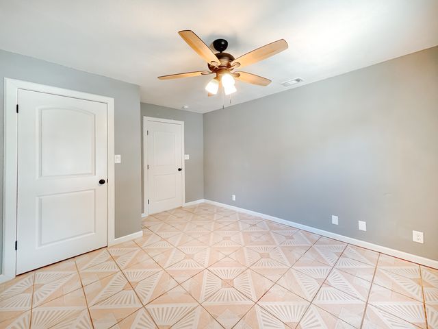 812 W 11th Avenue, Corsicana, TX 75110