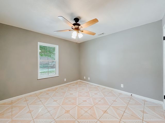812 W 11th Avenue, Corsicana, TX 75110