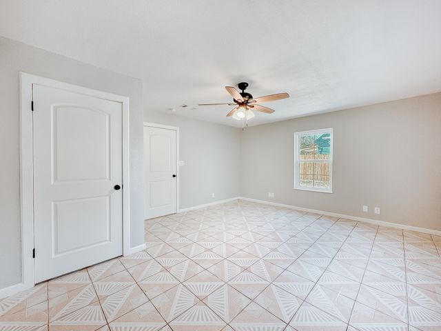 812 W 11th Avenue, Corsicana, TX 75110