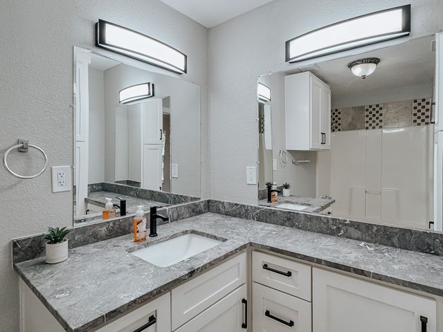 812 W 11th Avenue, Corsicana, TX 75110