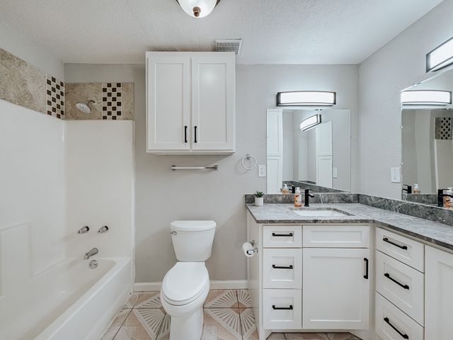 812 W 11th Avenue, Corsicana, TX 75110