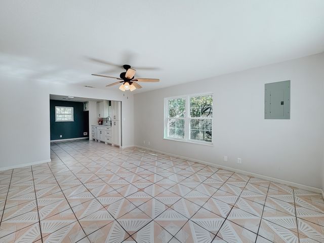 812 W 11th Avenue, Corsicana, TX 75110