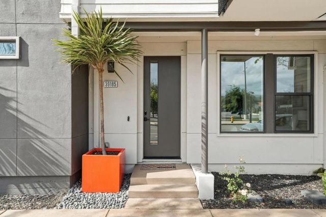 39185 State Street, Fremont, CA 94538
