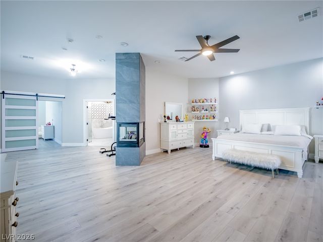 1740 Oval Circle, Las Vegas, NV 89117