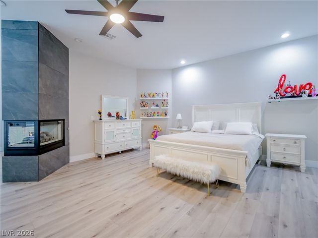 1740 Oval Circle, Las Vegas, NV 89117