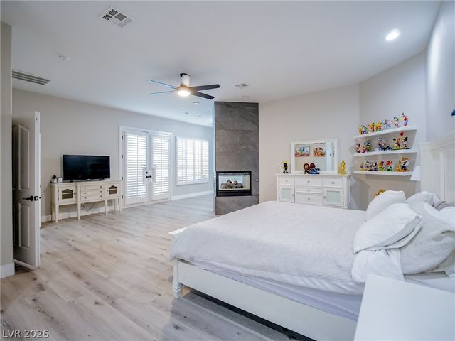 1740 Oval Circle, Las Vegas, NV 89117