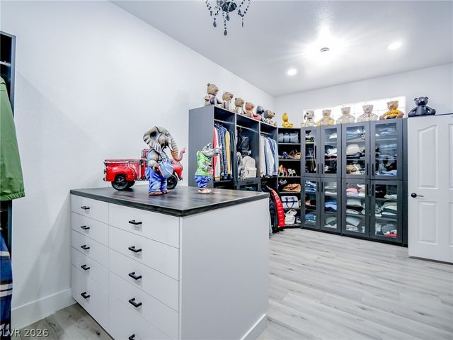 1740 Oval Circle, Las Vegas, NV 89117