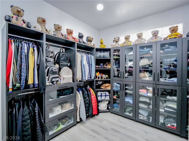 1740 Oval Circle, Las Vegas, NV 89117