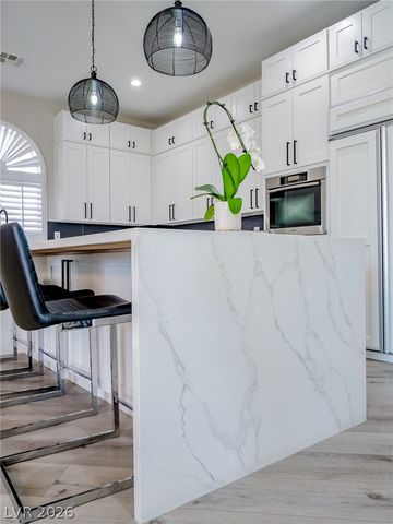 1740 Oval Circle, Las Vegas, NV 89117