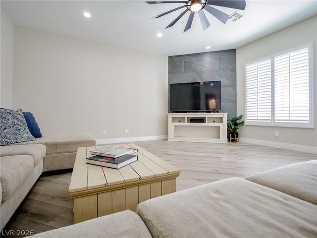 1740 Oval Circle, Las Vegas, NV 89117