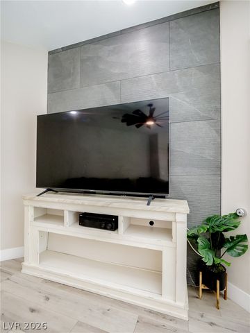 1740 Oval Circle, Las Vegas, NV 89117