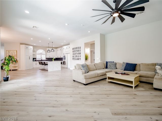 1740 Oval Circle, Las Vegas, NV 89117