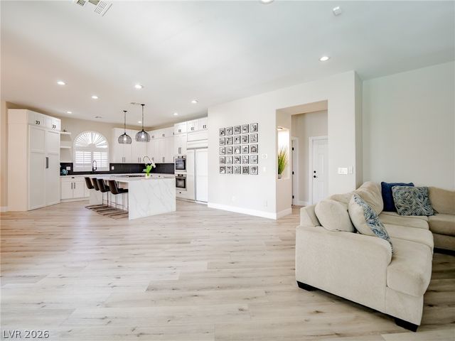 1740 Oval Circle, Las Vegas, NV 89117