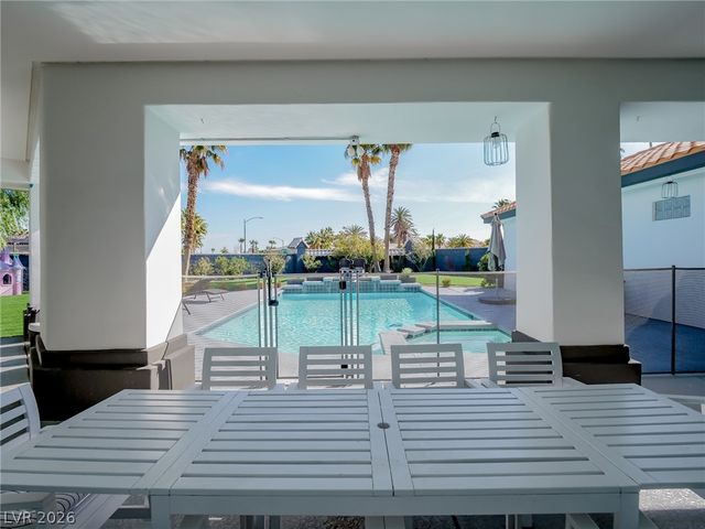 1740 Oval Circle, Las Vegas, NV 89117