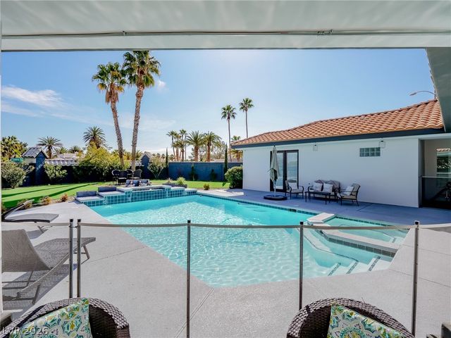 1740 Oval Circle, Las Vegas, NV 89117