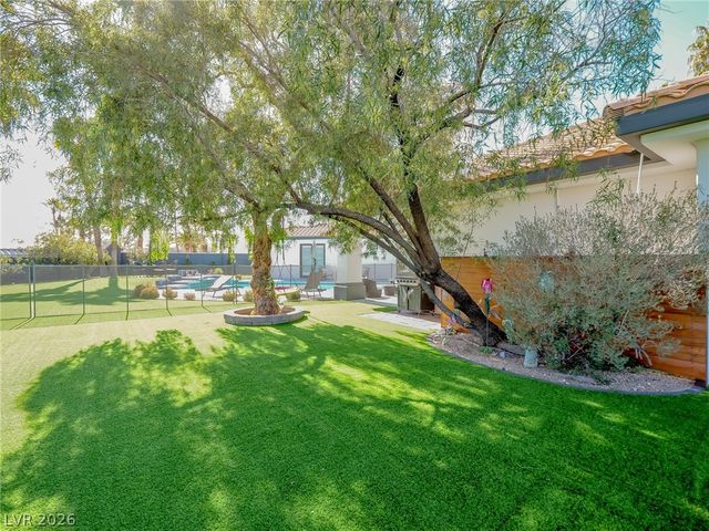 1740 Oval Circle, Las Vegas, NV 89117