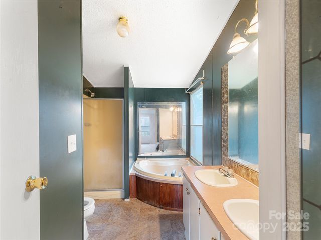 246 Lamonda Drive, Hendersonville, NC 28792