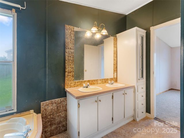 246 Lamonda Drive, Hendersonville, NC 28792