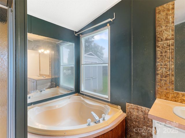 246 Lamonda Drive, Hendersonville, NC 28792