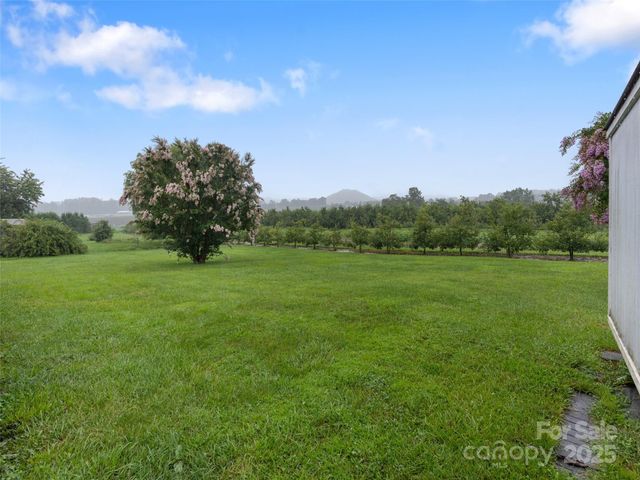 246 Lamonda Drive, Hendersonville, NC 28792