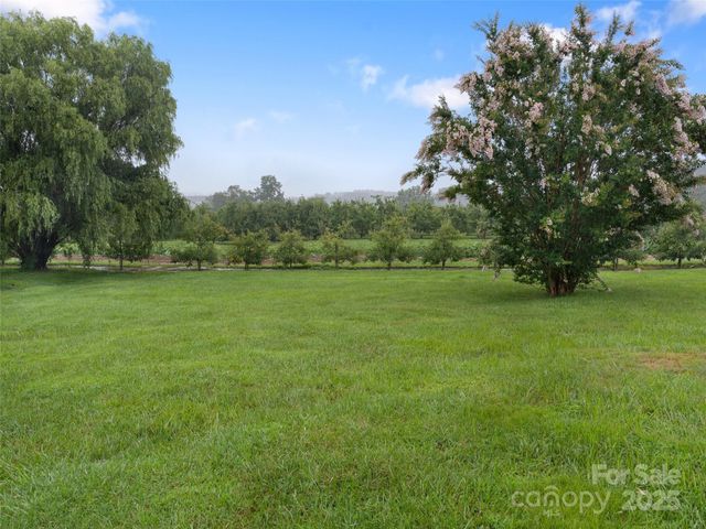 246 Lamonda Drive, Hendersonville, NC 28792