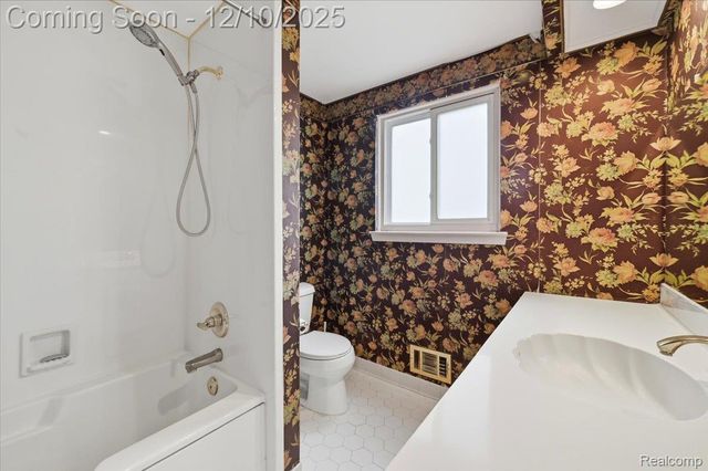 21231 Tiffany Drive, Woodhaven, MI 48183