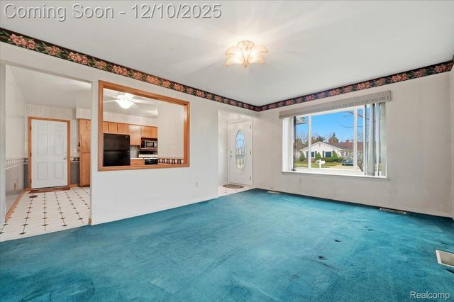 21231 Tiffany Drive, Woodhaven, MI 48183