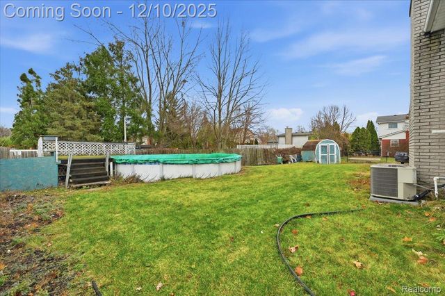 21231 Tiffany Drive, Woodhaven, MI 48183