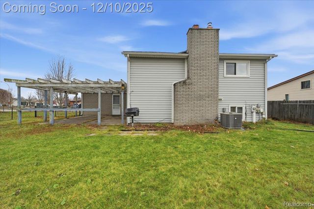 21231 Tiffany Drive, Woodhaven, MI 48183