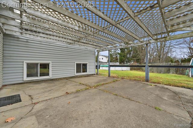 21231 Tiffany Drive, Woodhaven, MI 48183