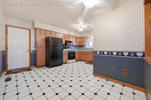 21231 Tiffany Drive, Woodhaven, MI 48183