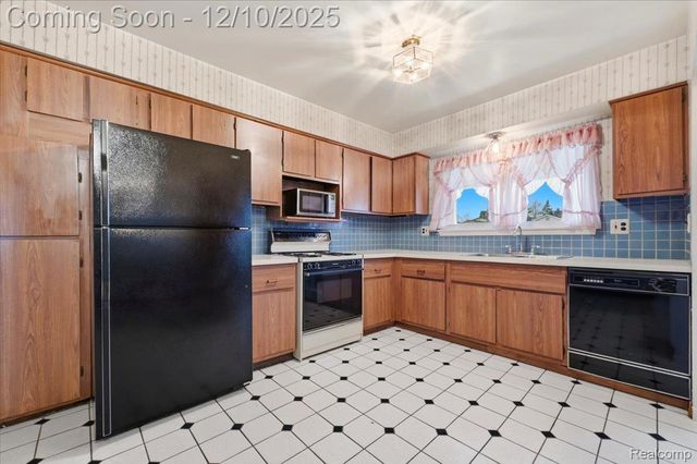 21231 Tiffany Drive, Woodhaven, MI 48183