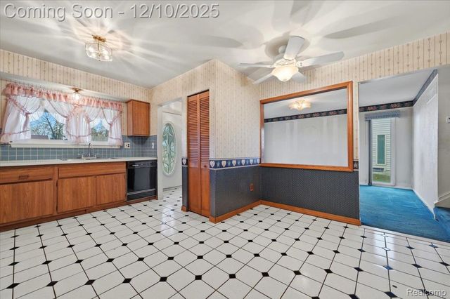 21231 Tiffany Drive, Woodhaven, MI 48183