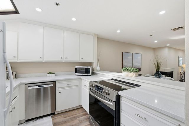 153 California Avenue F215, Palo Alto, CA 94306