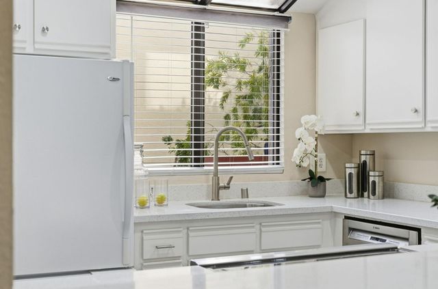 153 California Avenue F215, Palo Alto, CA 94306