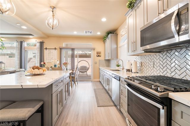 6028 Thistle Meadow Avenue, Las Vegas, NV 89139