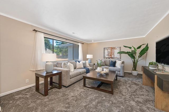 9700 Mira Del Rio Dr, Sacramento, CA 95827