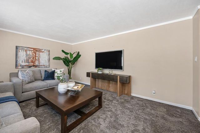 9700 Mira Del Rio Dr, Sacramento, CA 95827