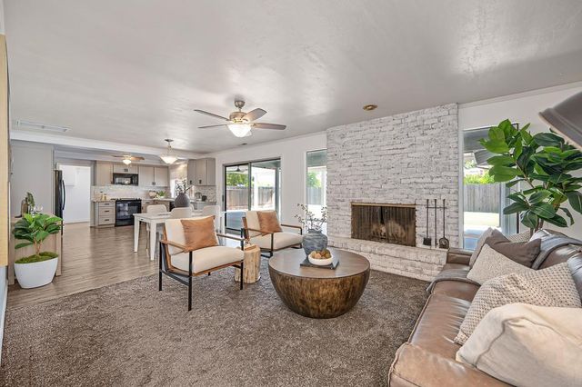 9700 Mira Del Rio Dr, Sacramento, CA 95827