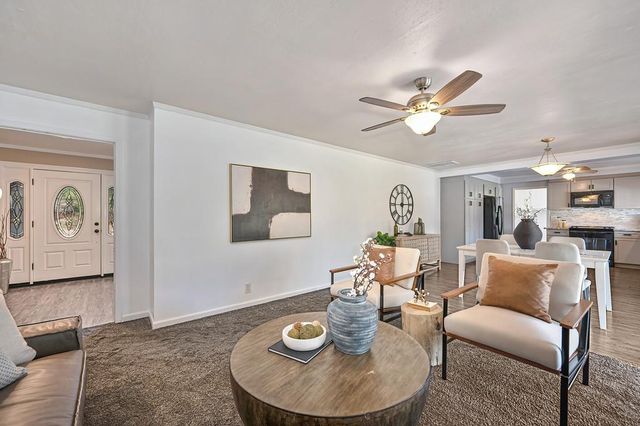 9700 Mira Del Rio Dr, Sacramento, CA 95827