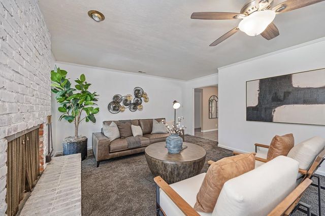 9700 Mira Del Rio Dr, Sacramento, CA 95827