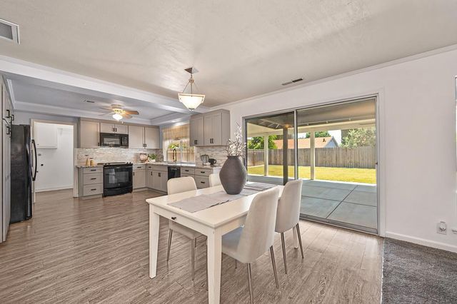 9700 Mira Del Rio Dr, Sacramento, CA 95827