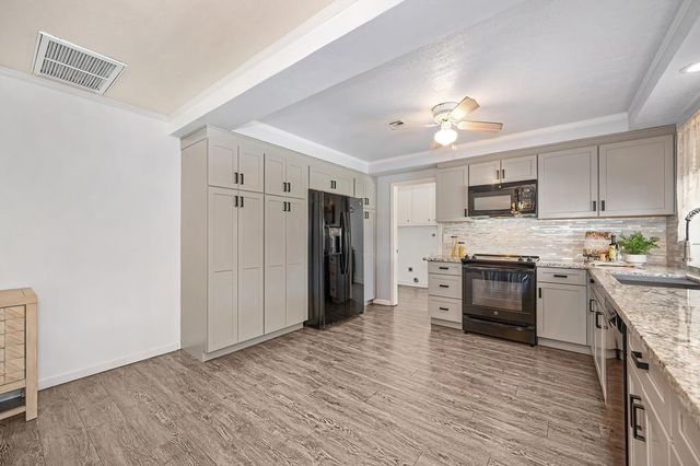 9700 Mira Del Rio Dr, Sacramento, CA 95827